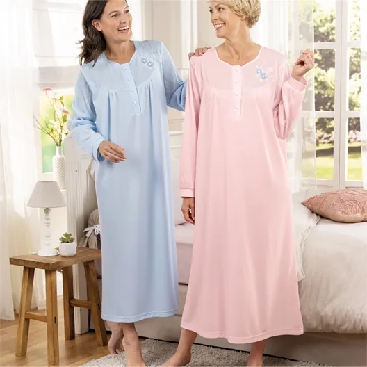 Chemise de nuit plissée et brodée bleu ou rose